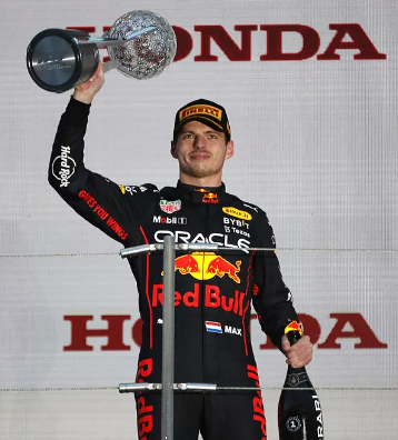 日本大奖赛：维斯塔潘轻松夺冠，红牛车队荣膺“六冠王